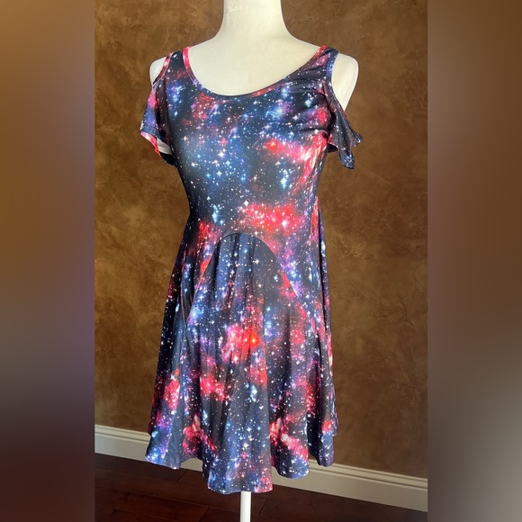 HOT TOPIC Galaxy Print Cold Shoulder Dress size Small - Picture 7 of 8